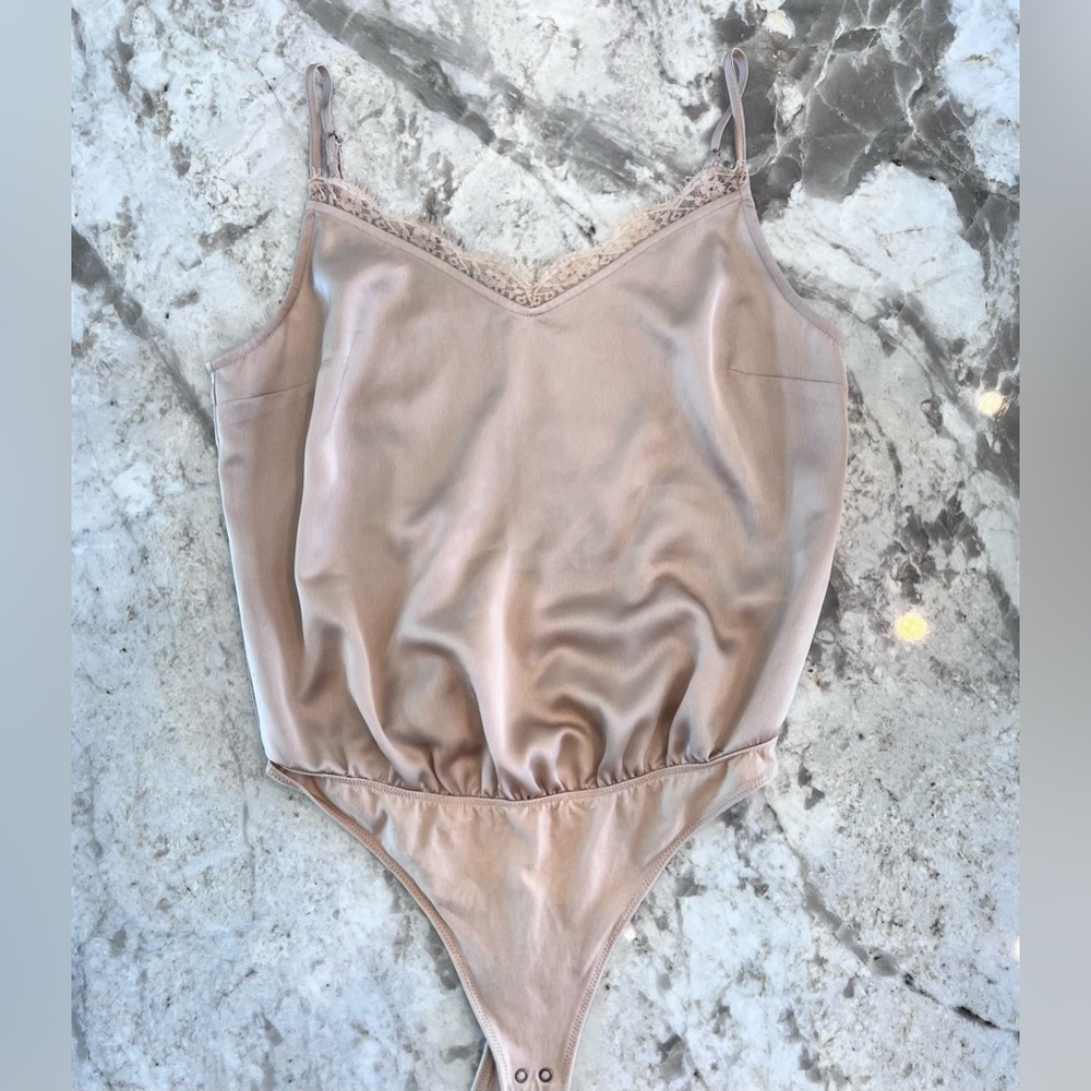 Abercrombie & Fitch “Satin Lace-Back Cami Bodysuit” in color Cream. Size SMALL.